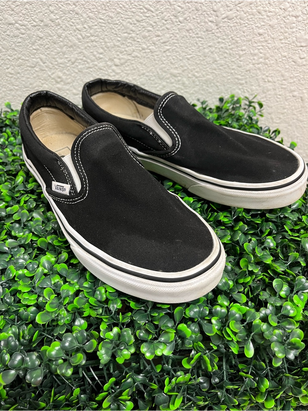Black womens 7.5 slide on Vans